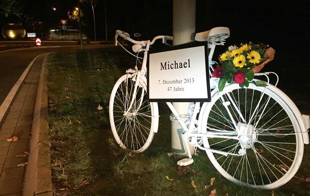Beim Ride of Silence gedenkt man der zu Tode gekommenen Radfahrer. Ghost Bikes sind Mahnmale